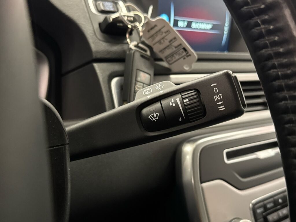 Volvo V70 2014 Musta