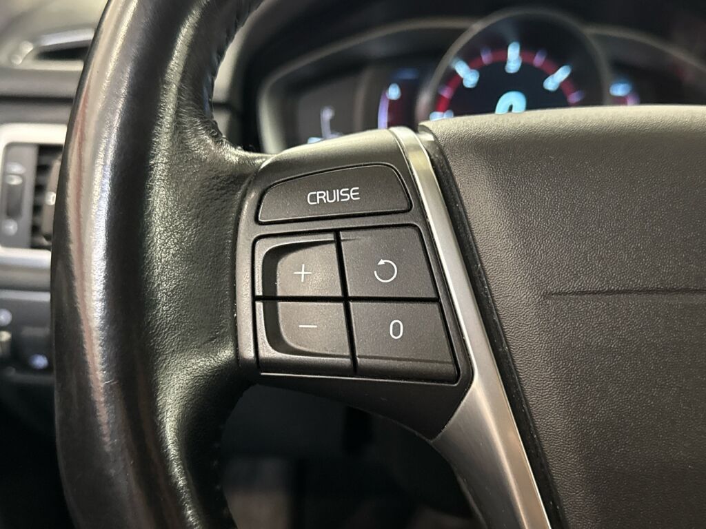 Volvo V70 2014 Musta