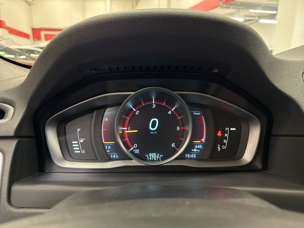 Volvo V70 2014 Musta