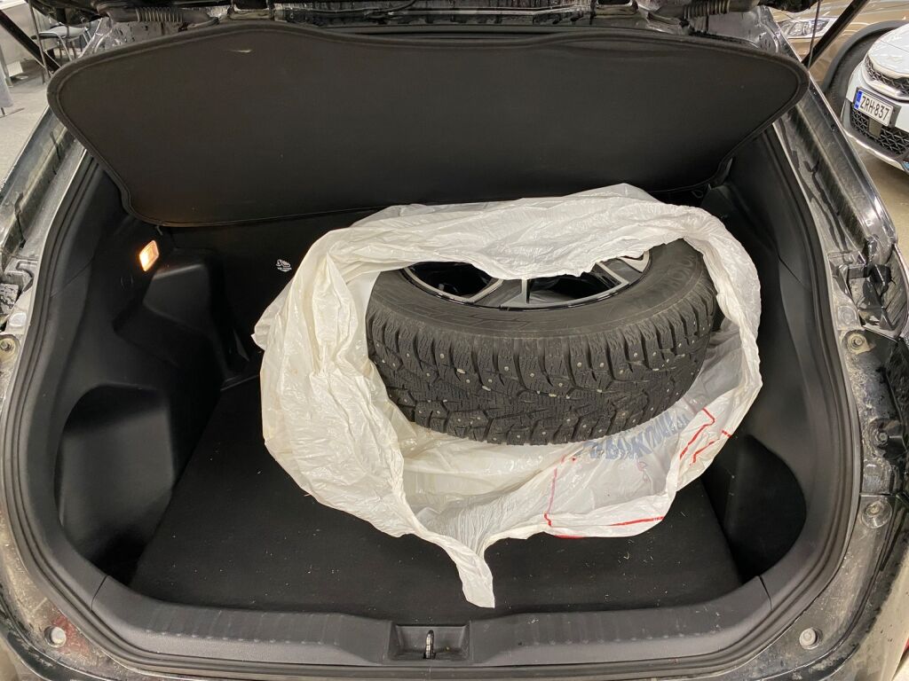 Toyota Yaris Cross 2025 Musta