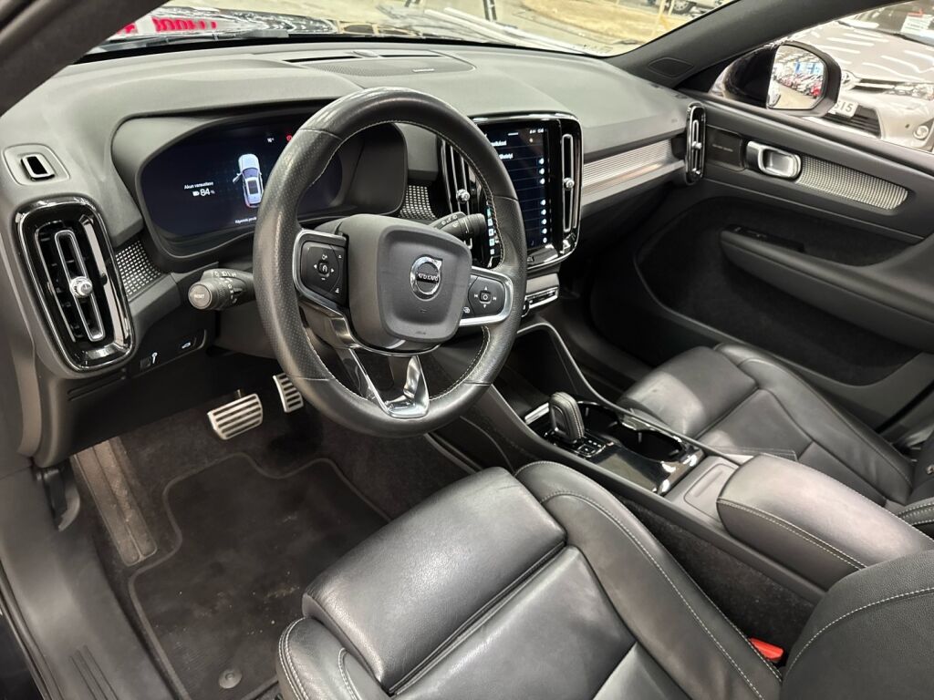 Volvo XC40 2021 Musta