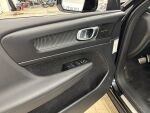 Volvo XC40 2021 Musta