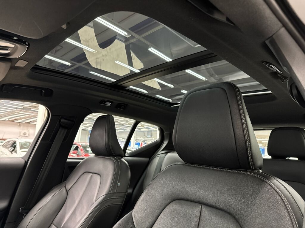 Volvo XC40 2021 Musta
