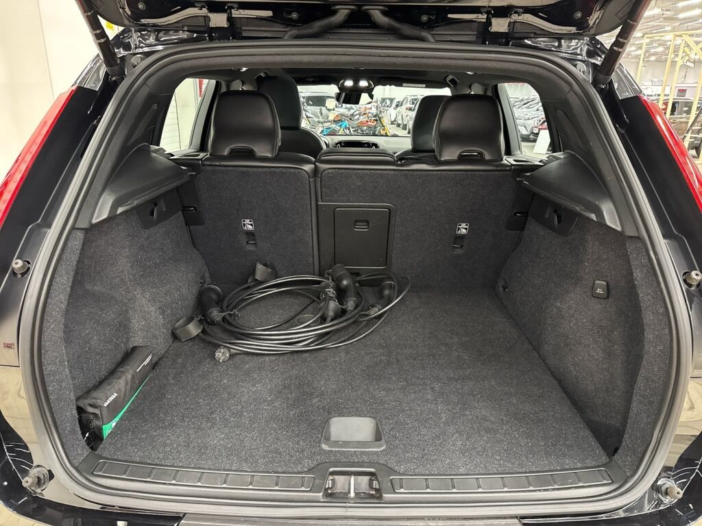 Volvo XC40 2021 Musta