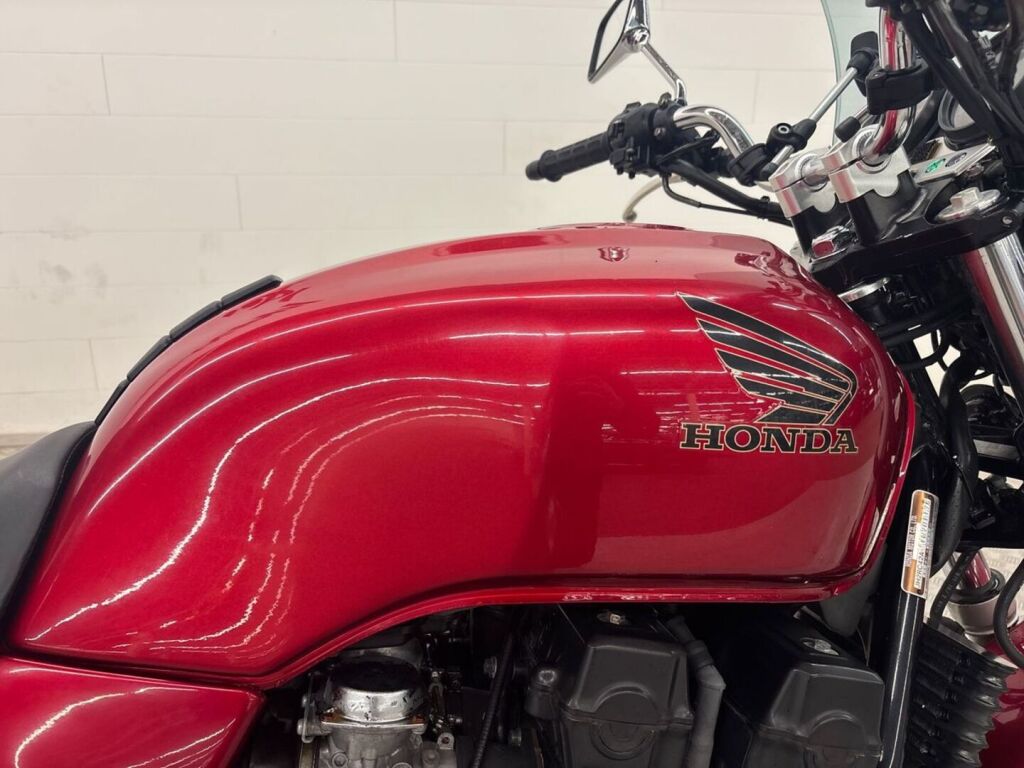 Honda CB 2002 Valkoinen