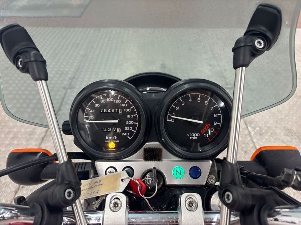Honda CB 2002 Valkoinen