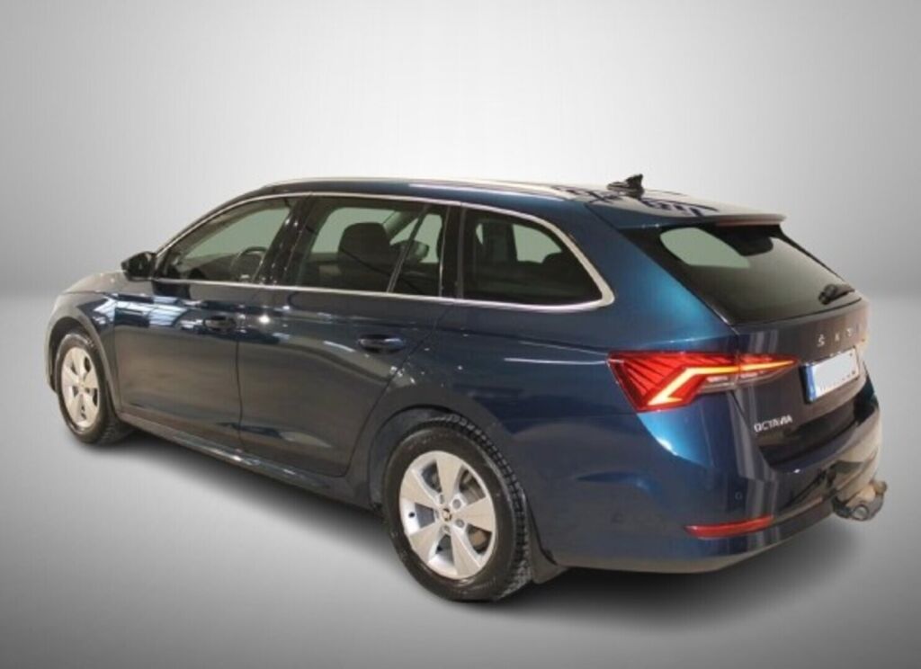 Skoda Octavia 2023 Sininen