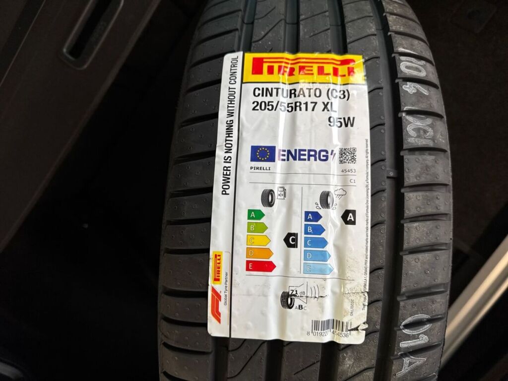 Skoda Octavia 2023 Sininen