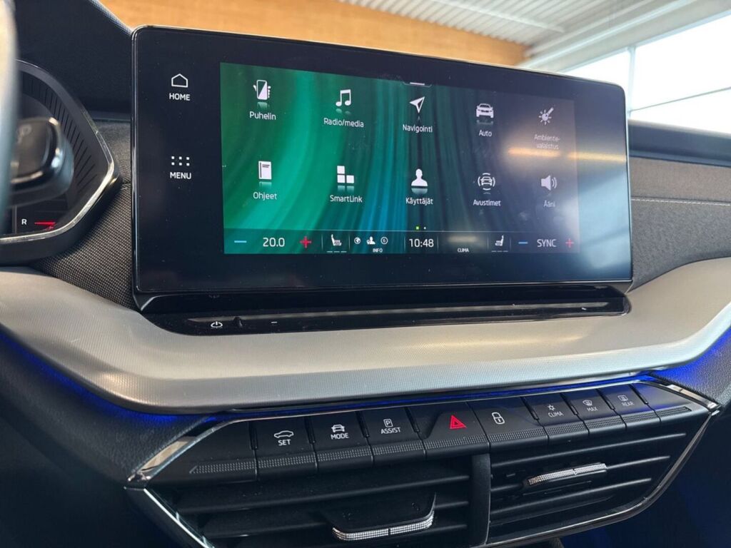 Skoda Octavia 2023 Sininen