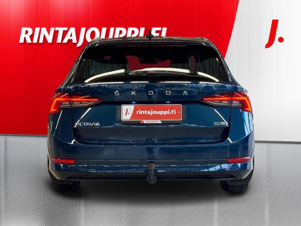 Skoda Octavia 2023 Sininen