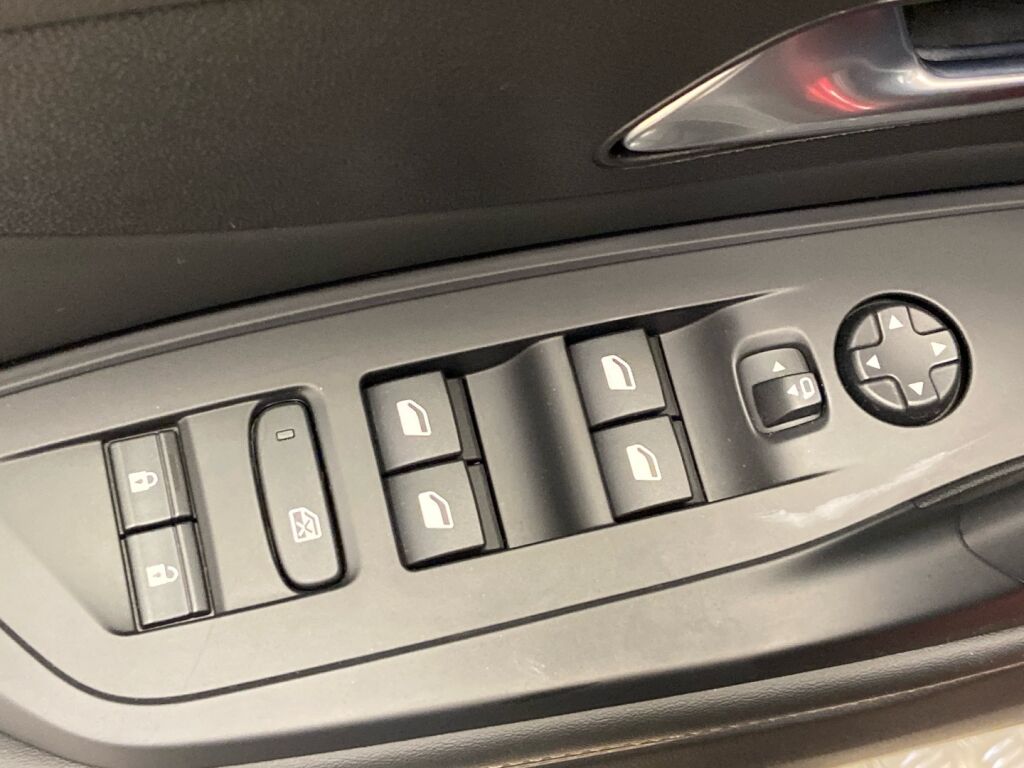 Peugeot 408 2024 met.punainen