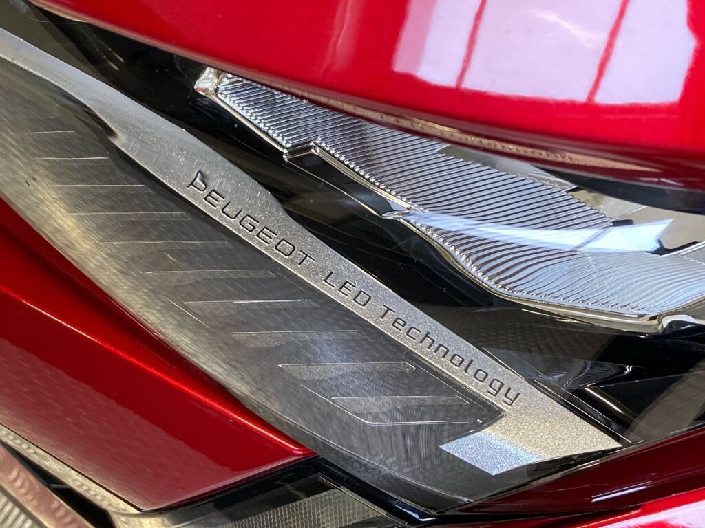 Peugeot 408 2024 met.punainen