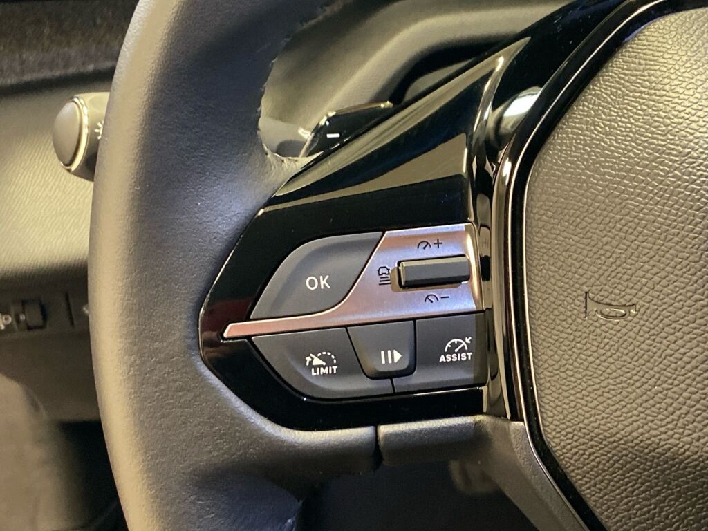 Peugeot 408 2024 met.punainen