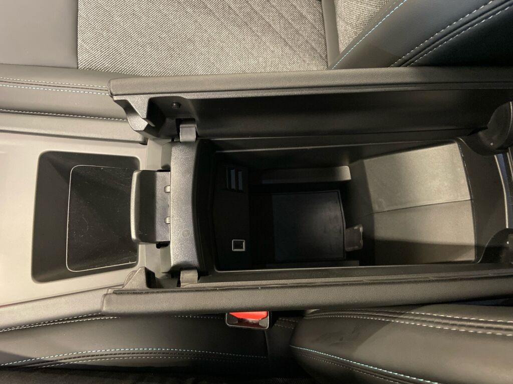 Peugeot 408 2024 met.punainen