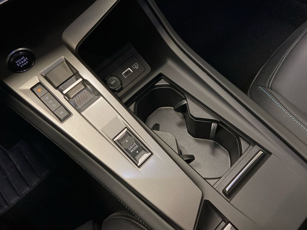 Peugeot 408 2024 met.punainen