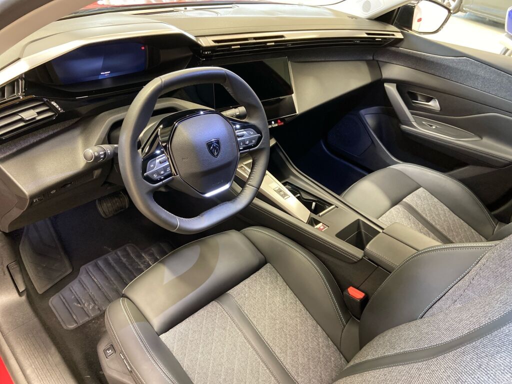 Peugeot 408 2024 met.punainen