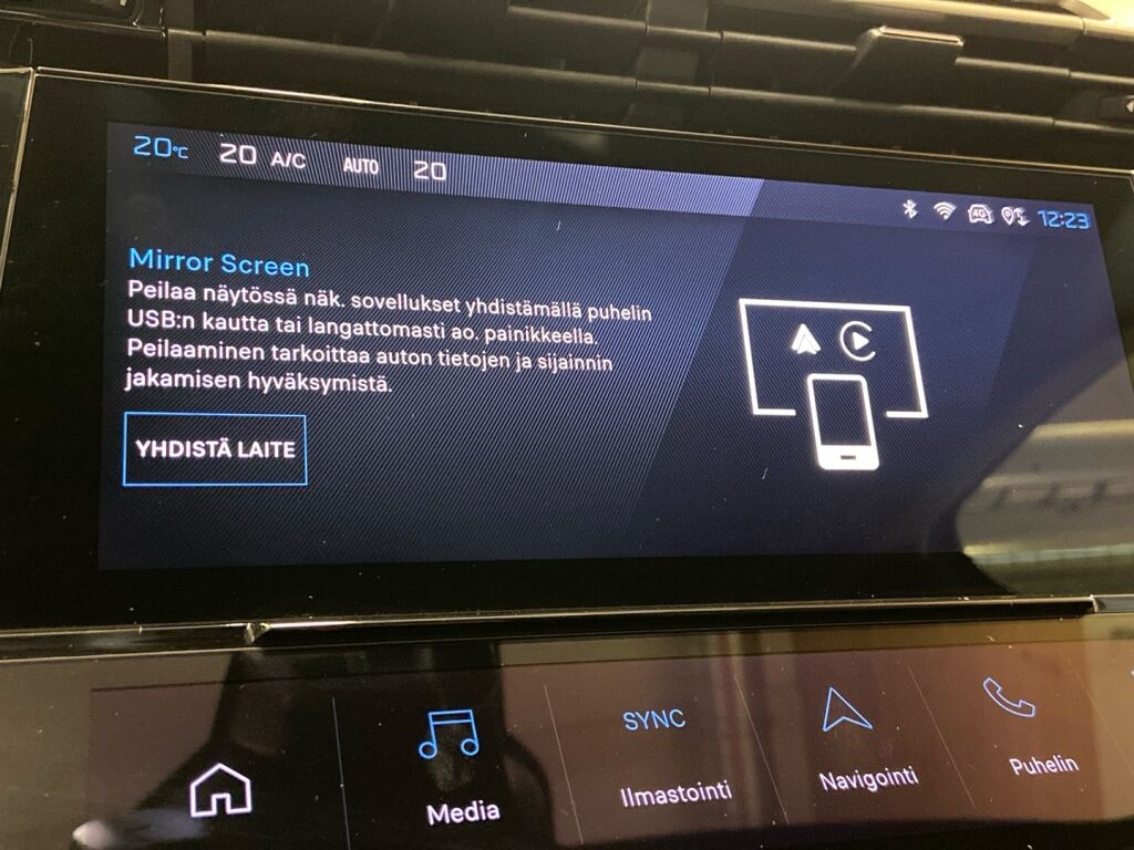 Peugeot 408 2024 met.punainen