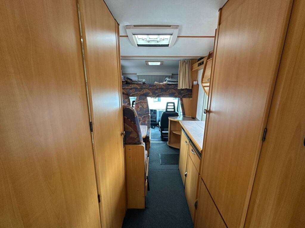 LMC Liberty A 630 R 1999 Valkoinen