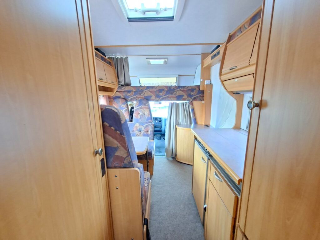 LMC Liberty A 630 R 1999 Valkoinen
