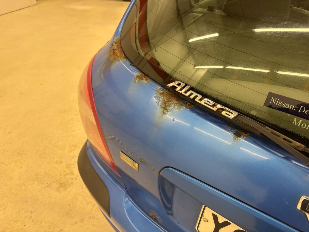 Nissan Almera 2000 Sininen