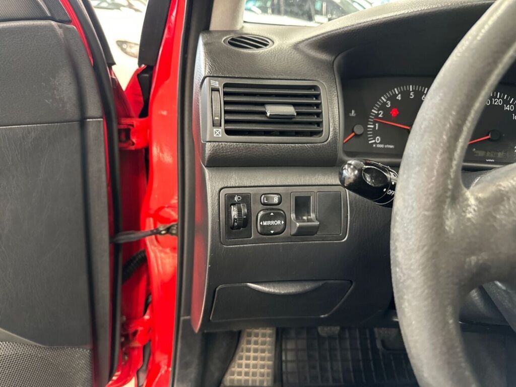 Toyota Corolla 2003 Punainen