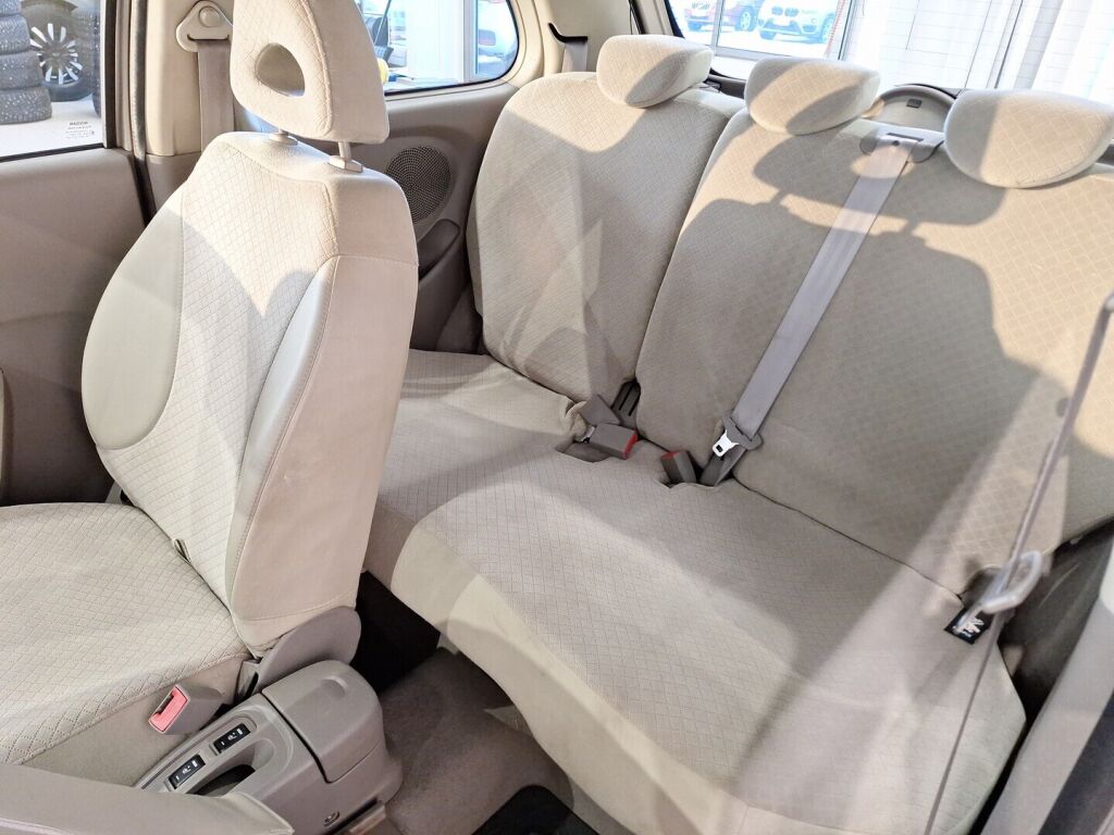 Nissan Micra 2003 Ruskea (beige)