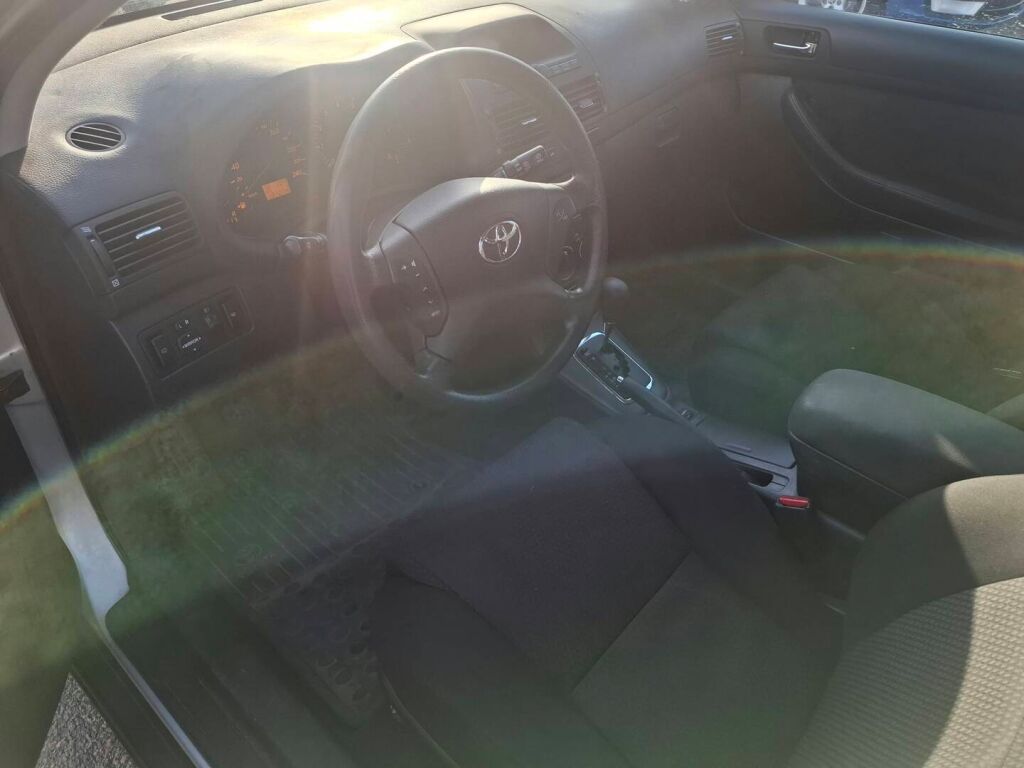 Toyota Avensis 2003 Hopea