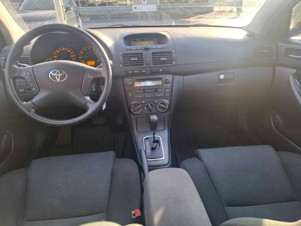 Toyota Avensis 2003 Hopea