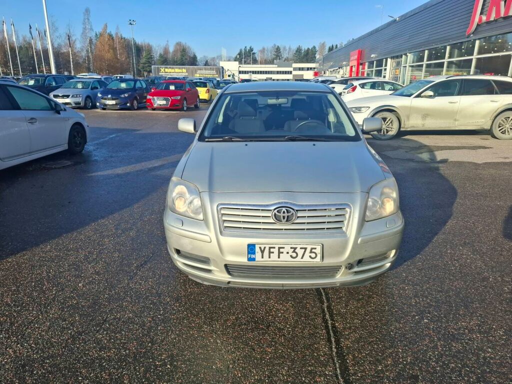 Toyota Avensis 2003 Hopea