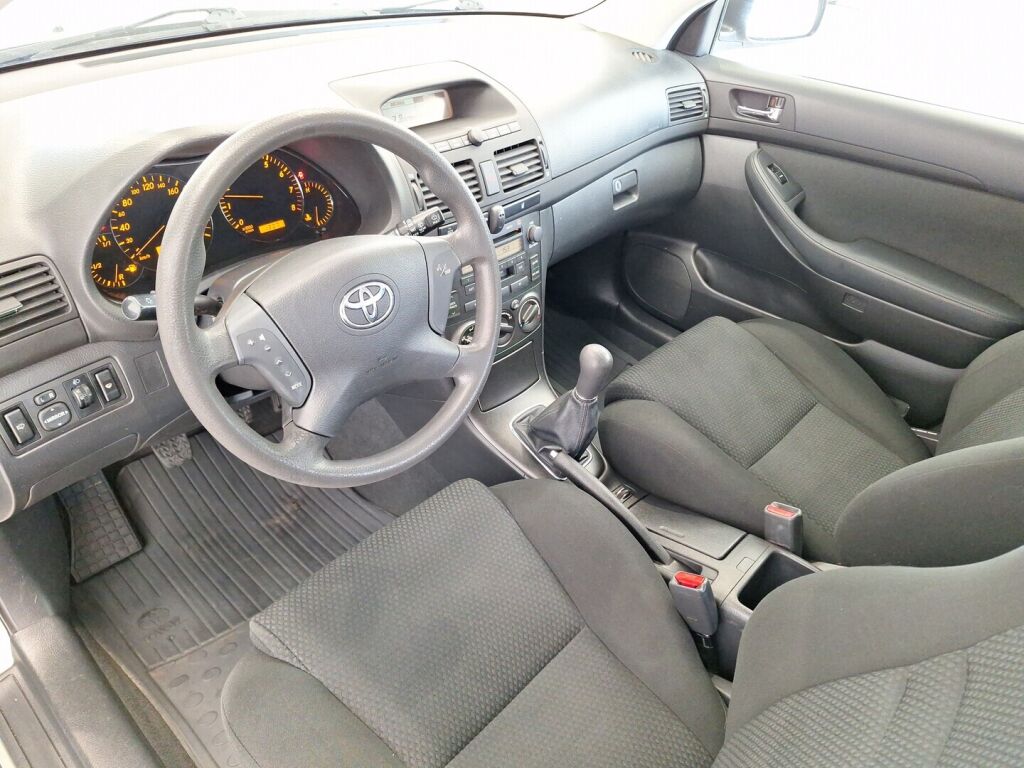 Toyota Avensis 2004 Vihreä