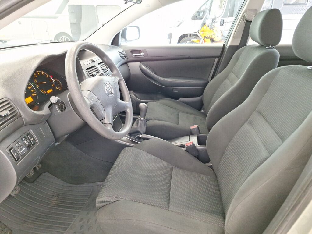Toyota Avensis 2004 Vihreä