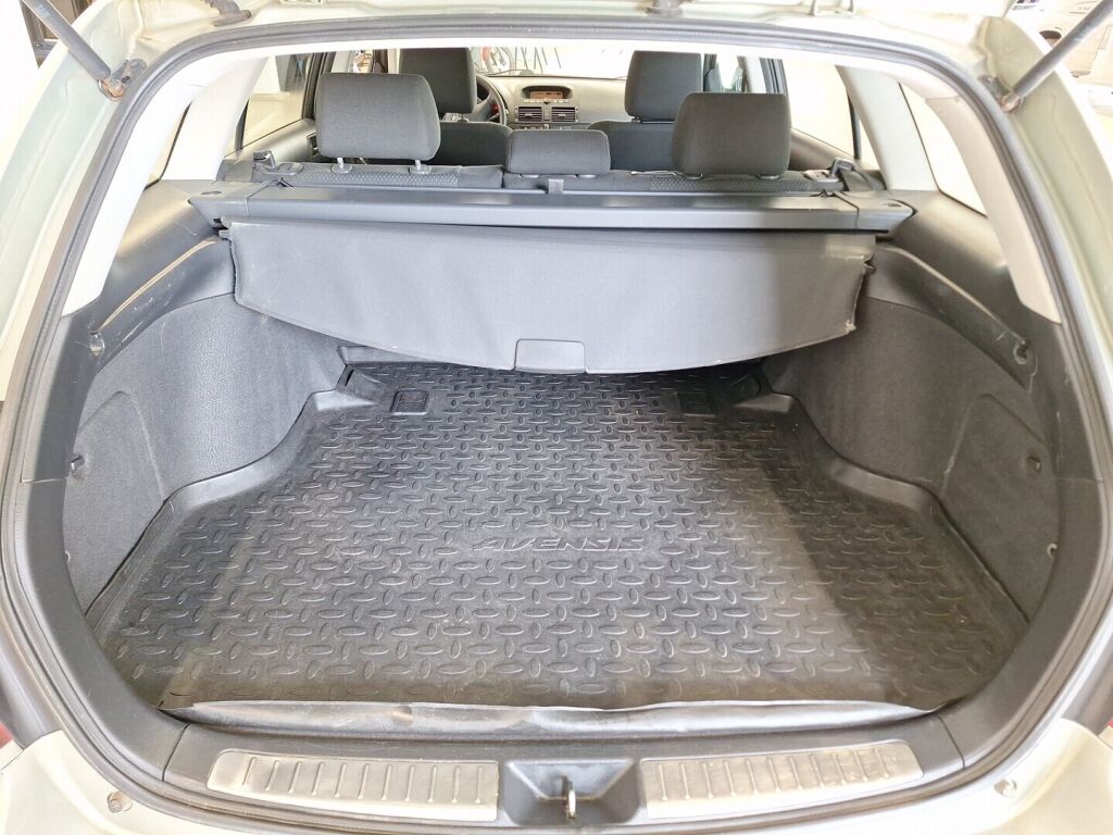 Toyota Avensis 2004 Vihreä