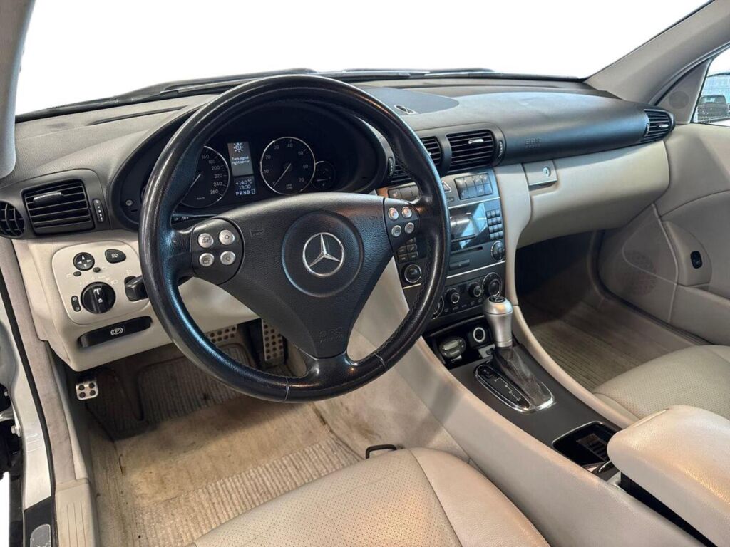 Mercedes-Benz C 2004 Harmaa