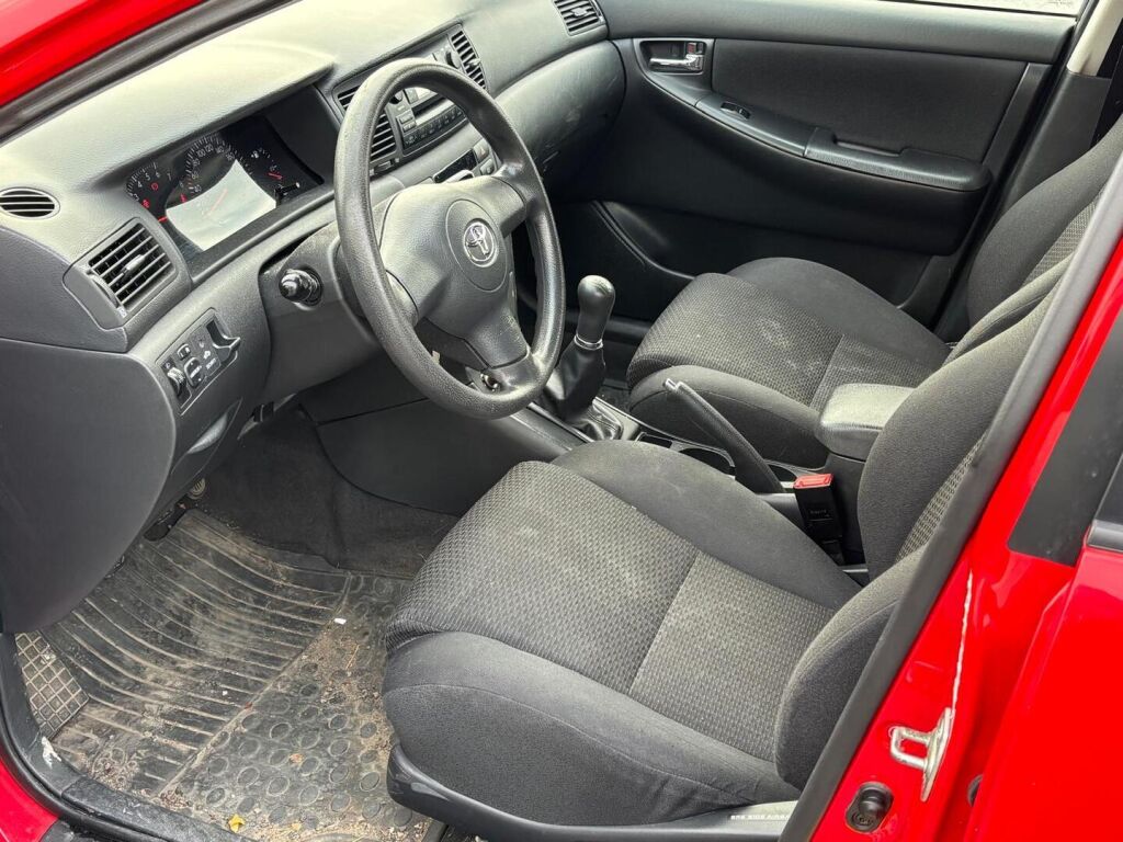 Toyota Corolla 2006 Punainen