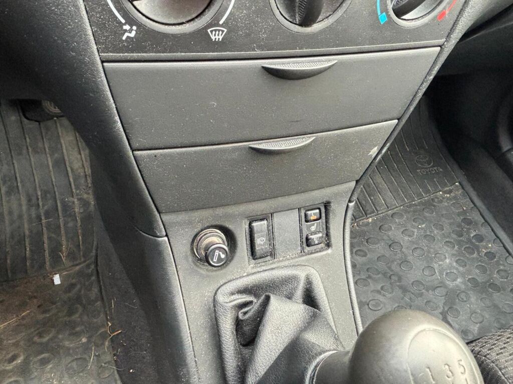Toyota Corolla 2006 Punainen