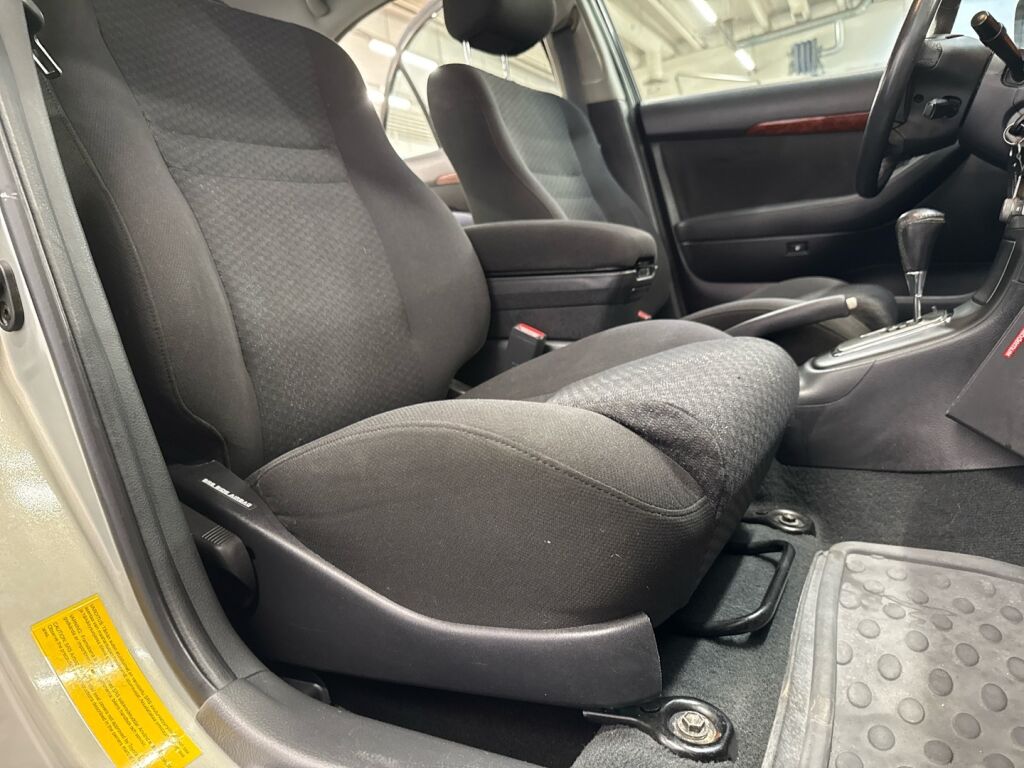 Toyota Avensis 2005 Vihreä