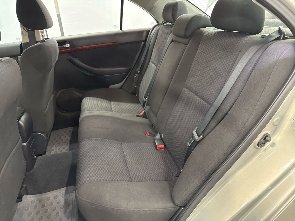 Toyota Avensis 2005 Vihreä