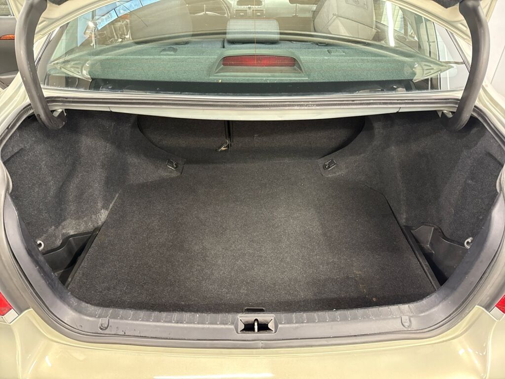 Toyota Avensis 2005 Vihreä