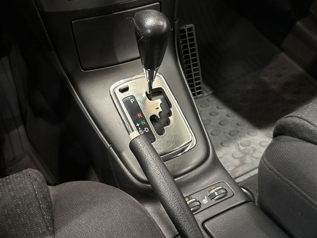 Toyota Avensis 2005 Vihreä