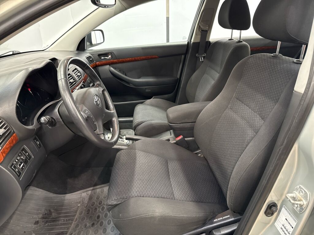 Toyota Avensis 2005 Vihreä