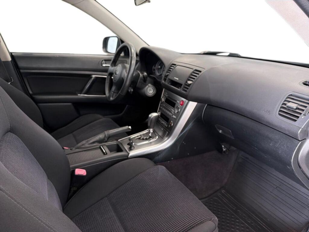 Subaru Legacy 2006 Keltainen