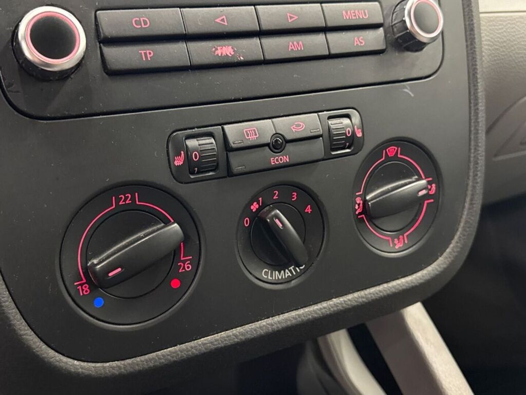 Volkswagen Jetta 2006 Ruskea (beige)