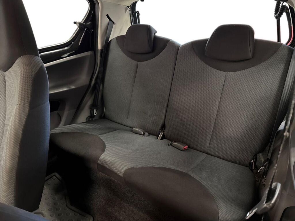 Toyota AYGO 2006 Musta