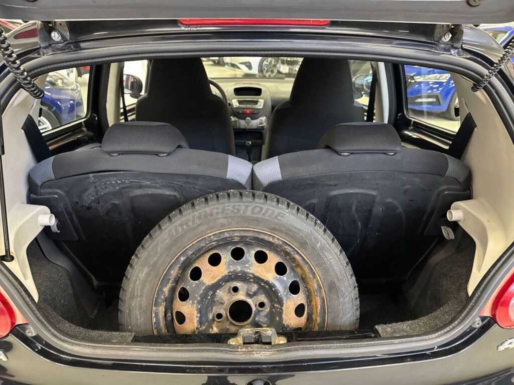 Toyota AYGO 2006 Musta