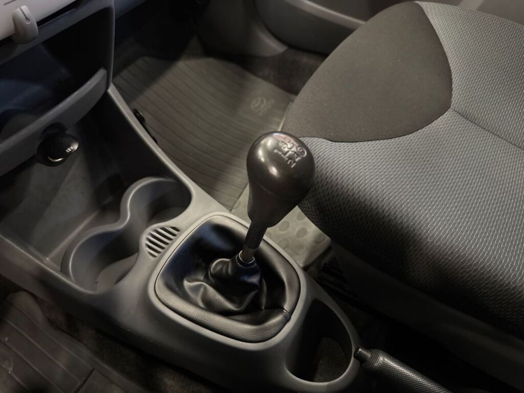 Toyota AYGO 2006 Musta