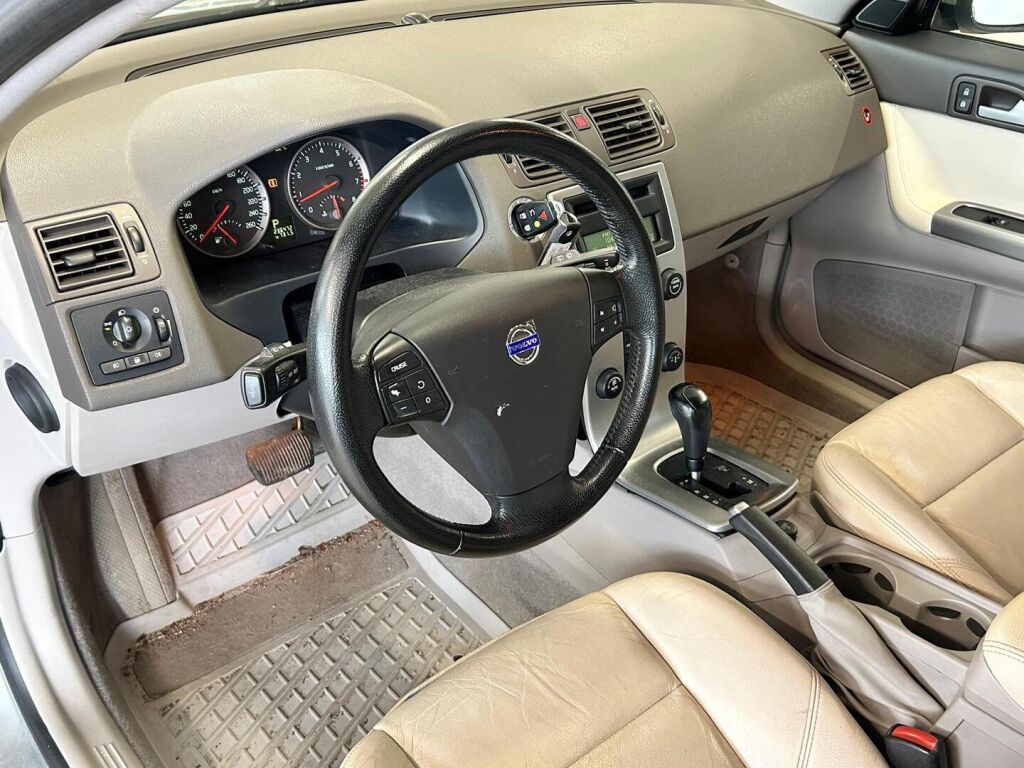 Volvo V50 2006 Met. Harmaa