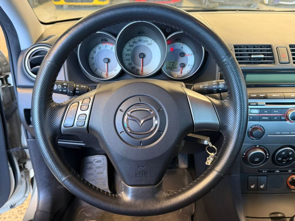 Mazda Mazda3 2006 Ruskea (beige)
