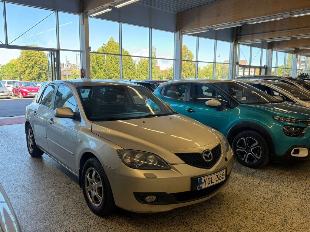 Mazda Mazda3 2006 Ruskea (beige)