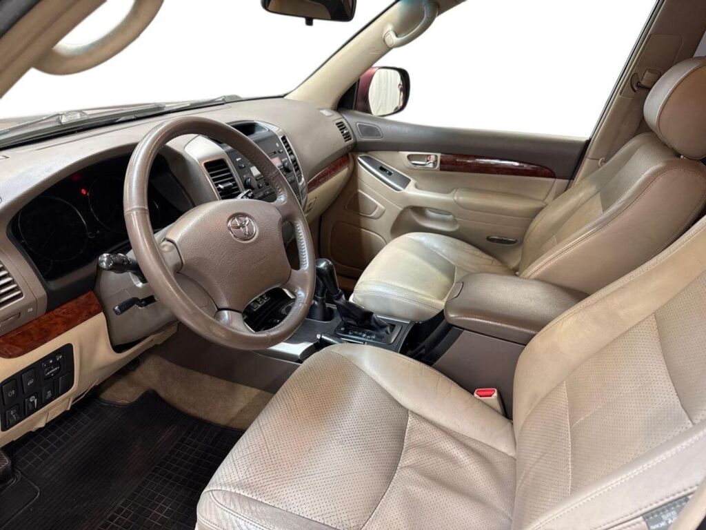 Toyota Land Cruiser 2007 Punainen