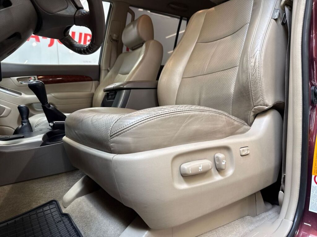 Toyota Land Cruiser 2007 Punainen